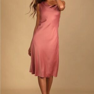 💗Lulus Mauve Silk Midi Dress with asymmetrical sleeve 💗NWT, Size L